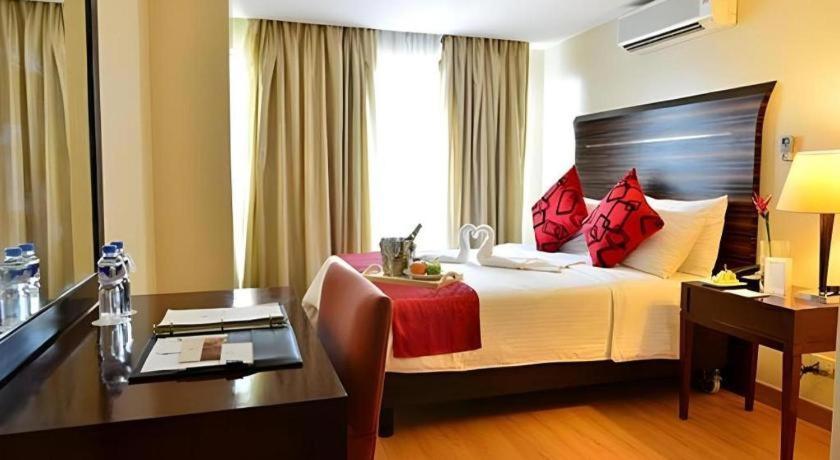 Lancaster Hotel Manila Mandaluyong Εξωτερικό φωτογραφία