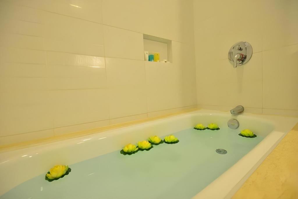 Lancaster Hotel Manila Mandaluyong Εξωτερικό φωτογραφία